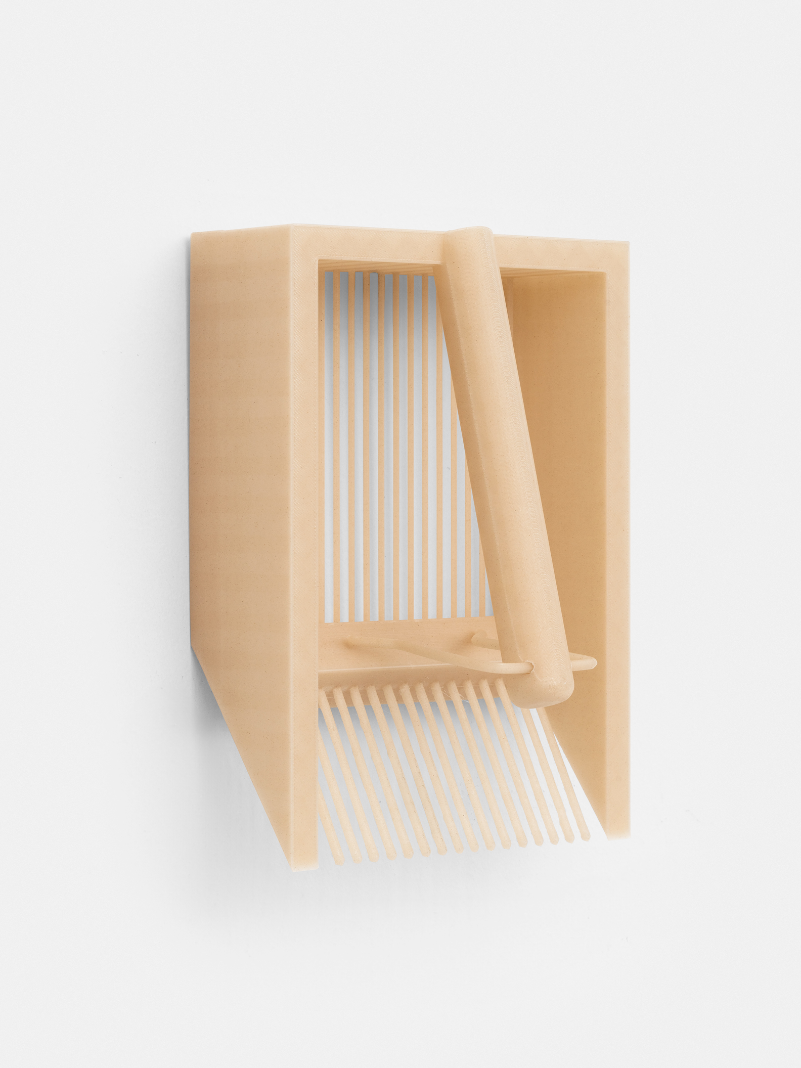 Sébastien Bonin, Le peigne, 2024, mussel shells and corn, 19 x 5 x 13 cm